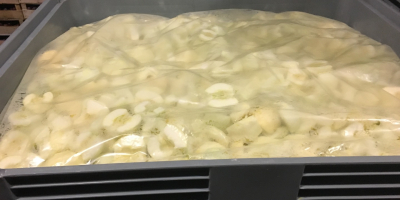Venderé manzana pelada, enjuagada en una solución de vitamina