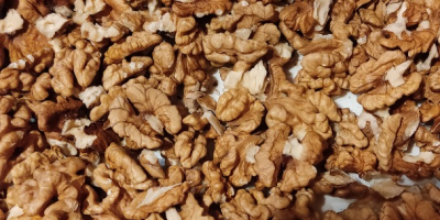 Venderé las nueces sin cáscara de este año. unos