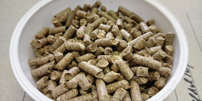 Ofrecemos salvado de trigo esponjoso y granulado en envases