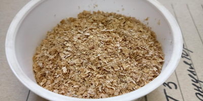 Ofrecemos salvado de trigo esponjoso y granulado en envases