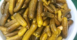 Hola, tengo que vender Hola, tengo que vender pepinos encurtidos en barriles, sin