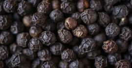 Soy camerunés, fabricante líder de pimiento blanco y negro