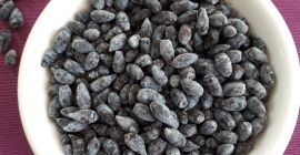 Frutas Haskap Berry congeladas y clasificadas. El precio depende