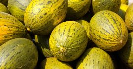 Laverida vende frutas tropicales a granel. La oferta incluye