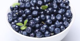 Baya fresca del bosque. Te invito.