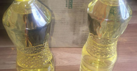 El aceite de soja se elabora extrayendo aceite de