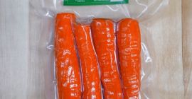 Zanahorias peladas, arrastradas en diferentes formas y aspiradas