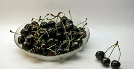 Cerezas negras amargas. Cantidad disponible aproximadamente 500 kilogramos.