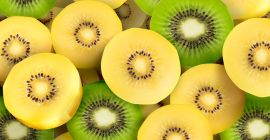 El kiwi dorado (verdoso) tiene una piel lisa de